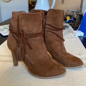 Universal Thread booties. Size 7 color brown